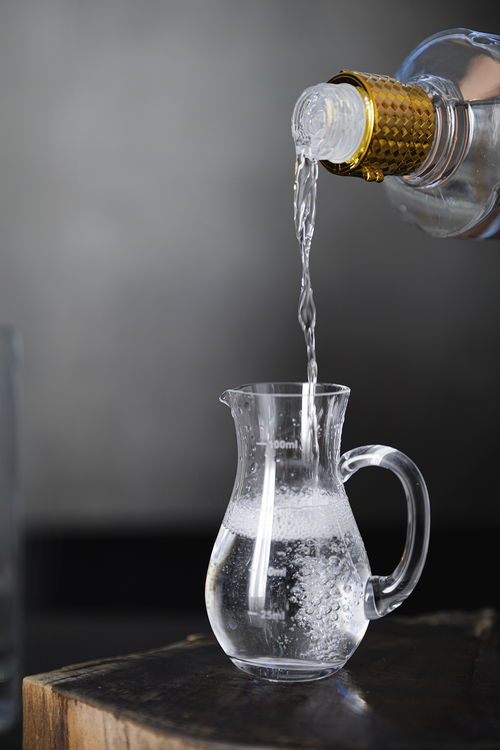 白酒送礼有讲究，浓香与酱香大不同——酒迎天下为您详解